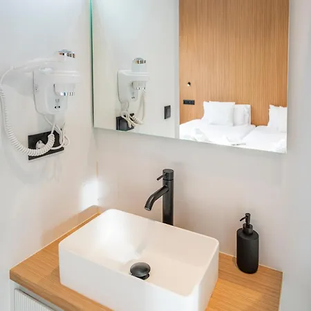 بيت ضيافة White Tree أو بيدروزو