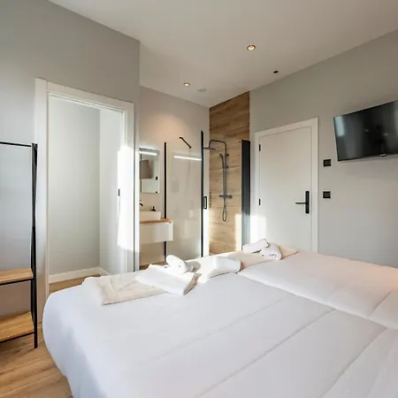 White Tree بيت ضيافة 3*